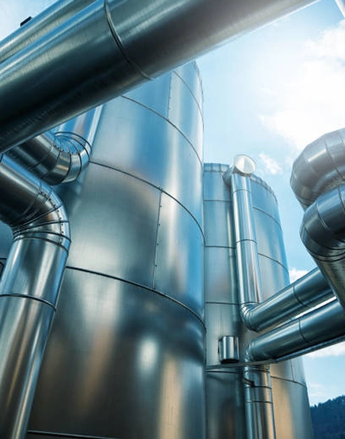 Sector oil & gas con instalaciones de producción y refinación de hidrocarburos.