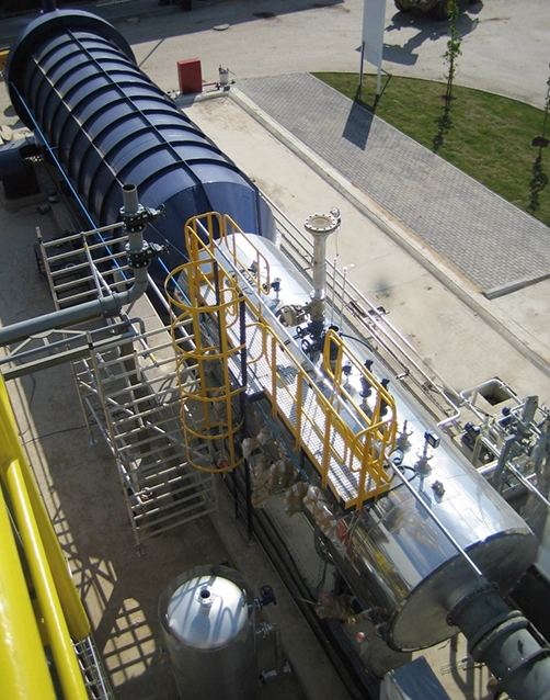 Oxidador térmico recuperativo Kalfrisa operando en instalación industrial para tratamiento eficiente de emisiones gaseosas